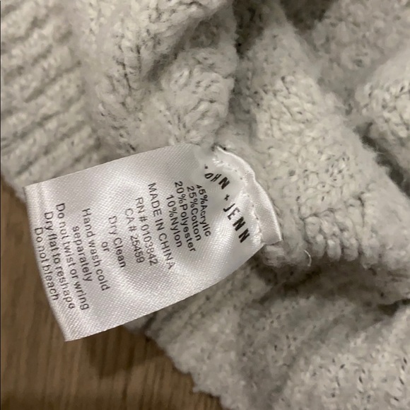 John and jenn sweater - Sz. Small - Picture 5 of 5